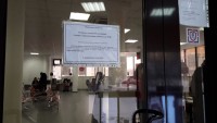 Объявление на дверях филиала &quot;Каспий Банка в Астане